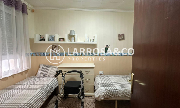 Resale - Apartment - Torrevieja - Estacion de autobuses