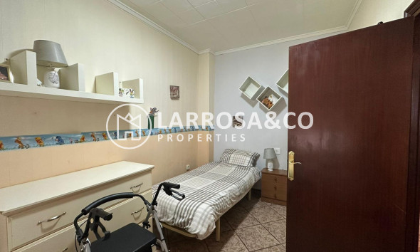 Resale - Apartment - Torrevieja - Estacion de autobuses