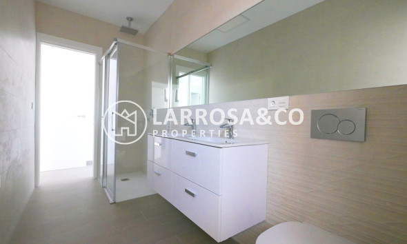 new-built-villa-la-marina-bathroom-on2089