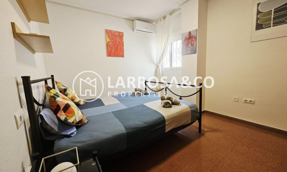 Resale - Apartment - Torrevieja - Estacion de autobuses