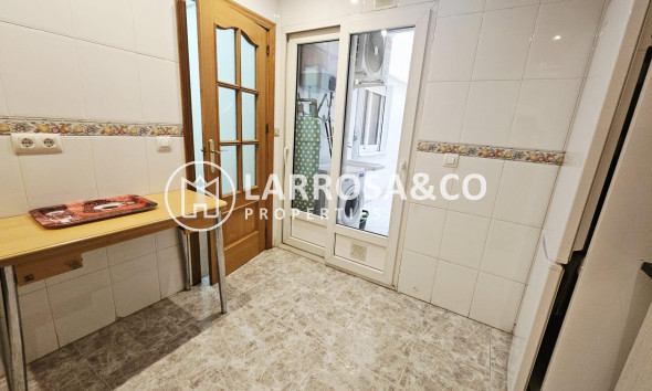 Resale - Apartment - Torrevieja - Estacion de autobuses