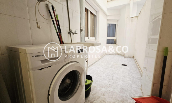 Resale - Apartment - Torrevieja - Estacion de autobuses