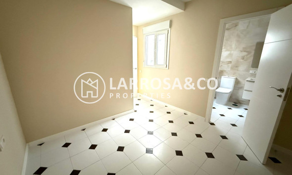 Reventa - Apartamento - Torrevieja - Centro