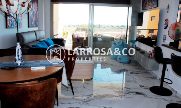 Resale - Apartment - Villamartín - Costa Blanca