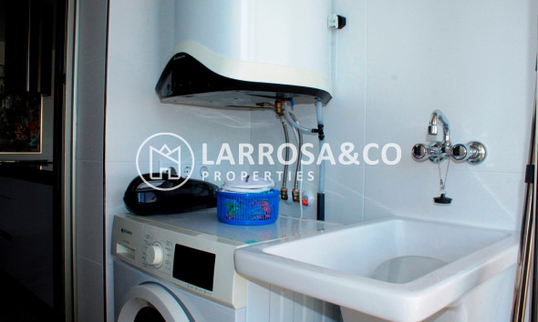 Resale - Apartment - Villamartín - Costa Blanca