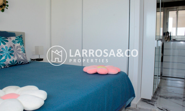 Resale - Apartment - Villamartín - Costa Blanca