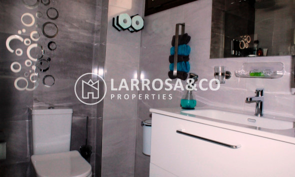 Resale - Apartment - Villamartín - Costa Blanca