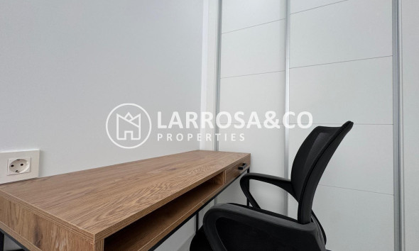 Resale - Apartment - Torrevieja - Centro