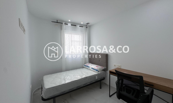 Resale - Apartment - Torrevieja - Centro