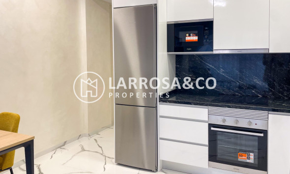 Resale - Apartment - Torrevieja - Playa del cura