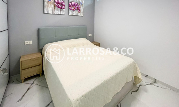 Resale - Apartment - Torrevieja - Playa del cura