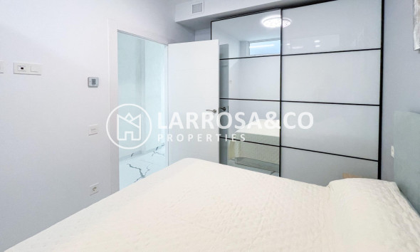 Resale - Apartment - Torrevieja - Playa del cura