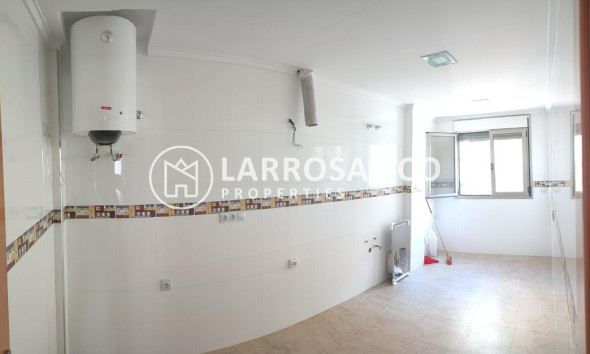 Resale - Apartment - Torrevieja - Estacion de autobuses