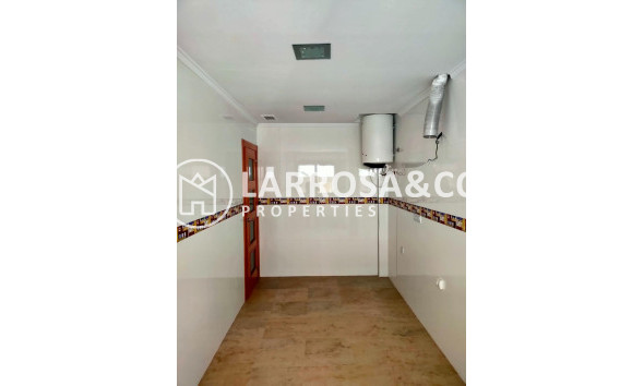 Resale - Apartment - Torrevieja - Estacion de autobuses