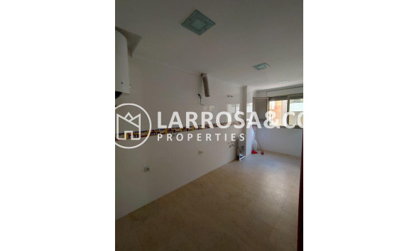 Resale - Apartment - Torrevieja - Estacion de autobuses