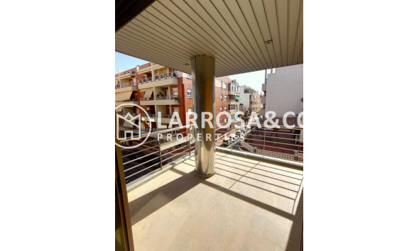 Resale - Apartment - Torrevieja - Estacion de autobuses