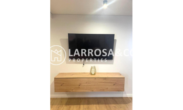 Resale - Apartment - Torrevieja - Paseo maritimo