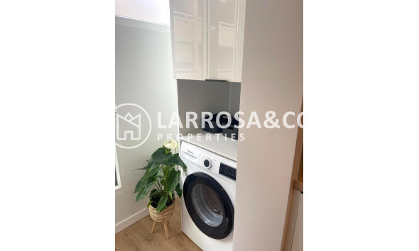 Resale - Apartment - Torrevieja - Paseo maritimo