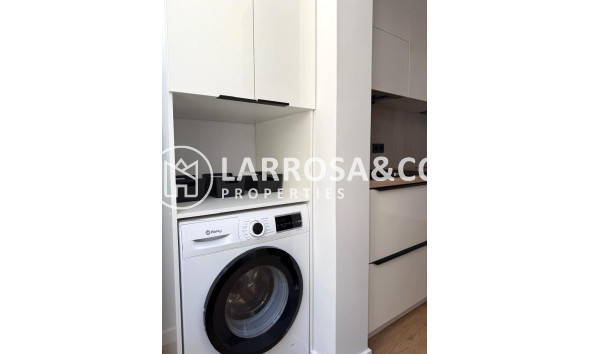 Resale - Apartment - Torrevieja - Paseo maritimo