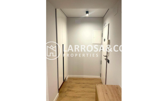 Resale - Apartment - Torrevieja - Paseo maritimo