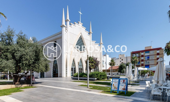 Resale - Apartment - Torrevieja - Paseo maritimo