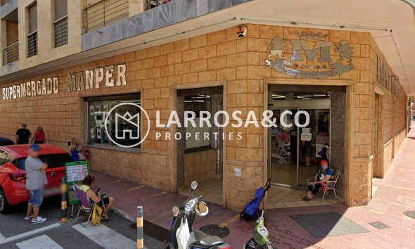 Resale - Apartment - Torrevieja - Paseo maritimo