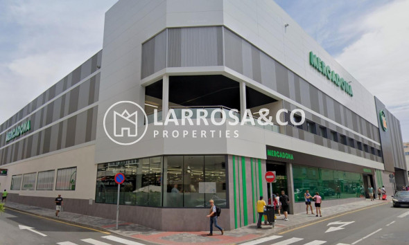 Resale - Apartment - Torrevieja - Paseo maritimo