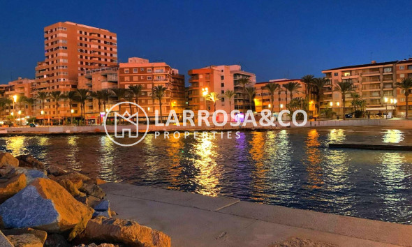 Resale - Apartment - Torrevieja - Paseo maritimo