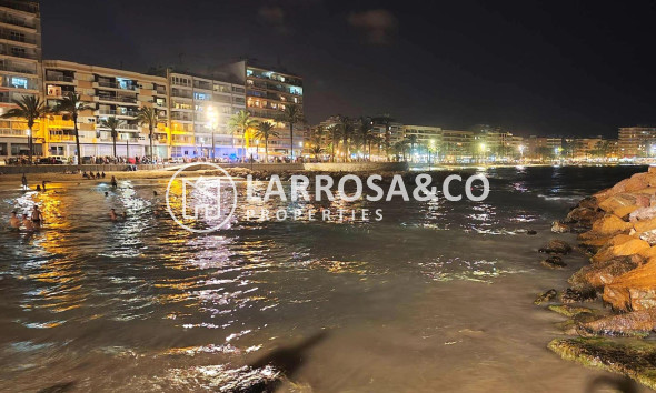 Resale - Apartment - Torrevieja - Paseo maritimo