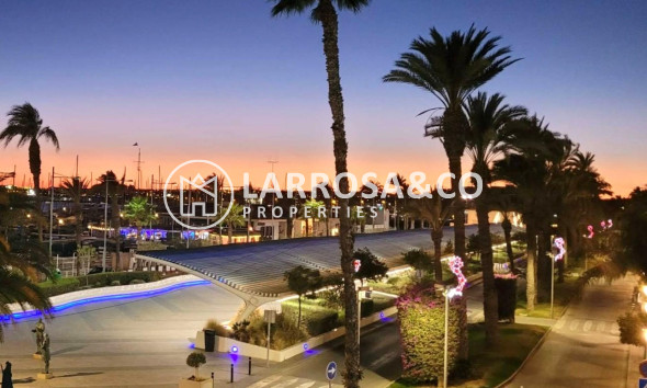 Resale - Apartment - Torrevieja - Paseo maritimo