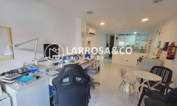 Resale - Apartment - Torrevieja - Playa del cura