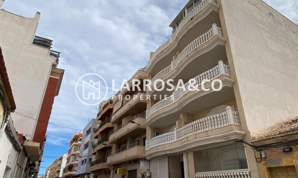 Resale - Apartment - Torrevieja - Playa del cura