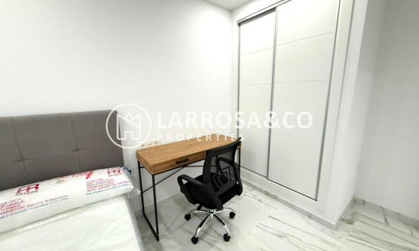Resale - Apartment - Torrevieja - Parque de las Naciones