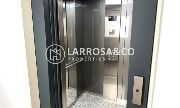 Resale - Apartment - Torrevieja - Parque de las Naciones