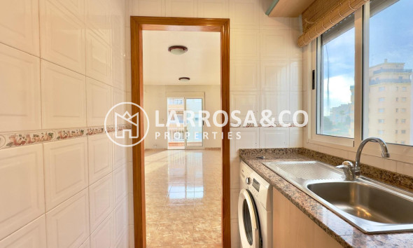 Resale - Apartment - Torrevieja - Playa del cura