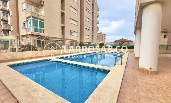 Resale - Apartment - Torrevieja - Playa del cura