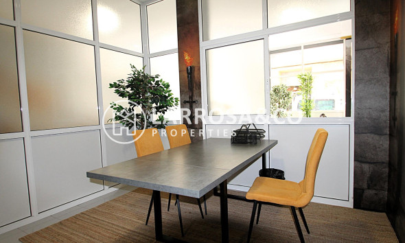 Reventa - Local - Torrevieja - Las Piscinas Naturales