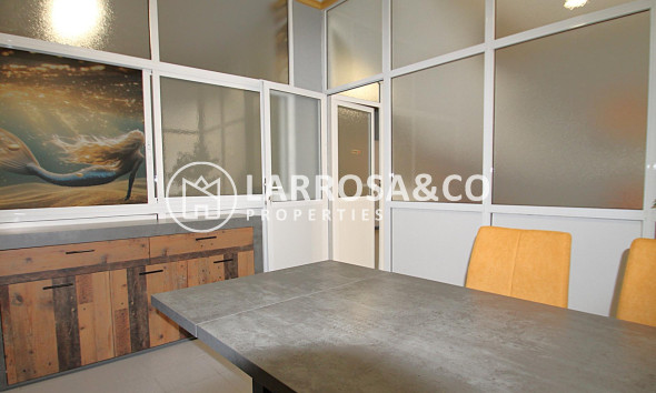 Reventa - Local - Torrevieja - Las Piscinas Naturales