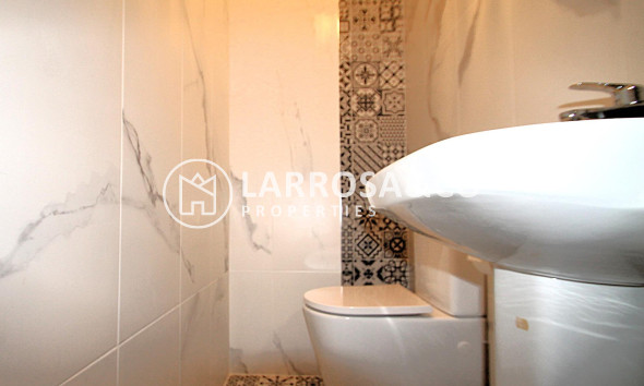 Reventa - Local - Torrevieja - Las Piscinas Naturales