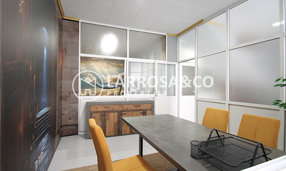 Reventa - Local - Torrevieja - Las Piscinas Naturales