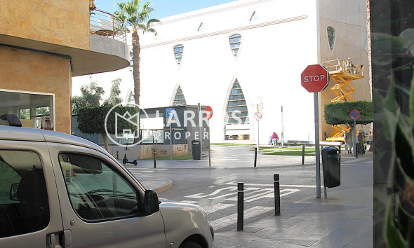 Reventa - Local - Torrevieja - Las Piscinas Naturales