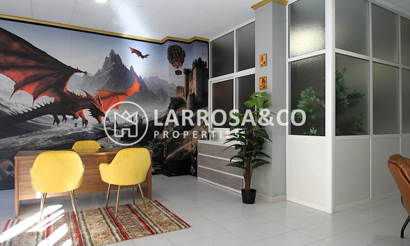 Reventa - Local - Torrevieja - Las Piscinas Naturales