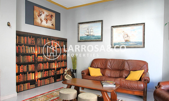 Reventa - Local - Torrevieja - Las Piscinas Naturales