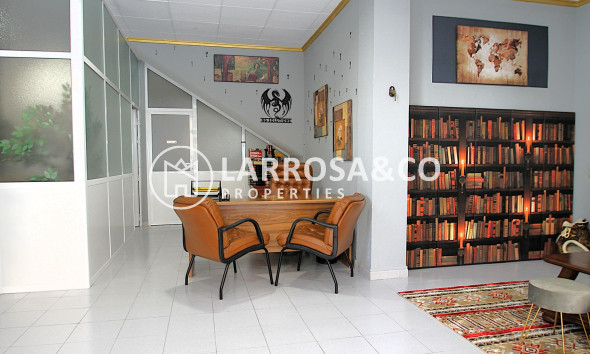 Reventa - Local - Torrevieja - Las Piscinas Naturales