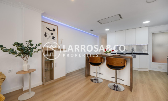 Resale - Apartment - Torrevieja - Centro
