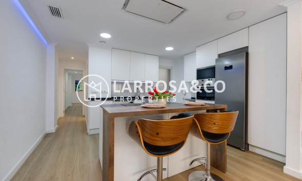 Resale - Apartment - Torrevieja - Centro
