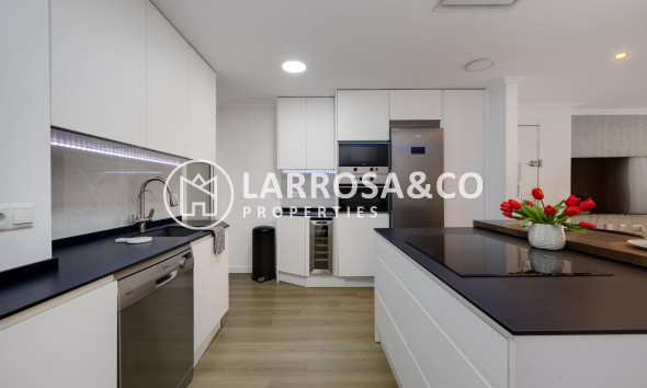 Resale - Apartment - Torrevieja - Centro