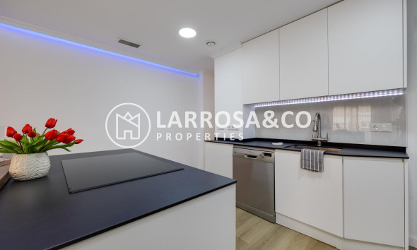 Resale - Apartment - Torrevieja - Centro
