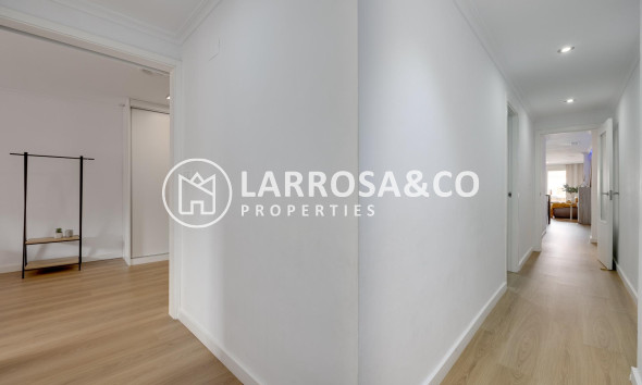 Resale - Apartment - Torrevieja - Centro