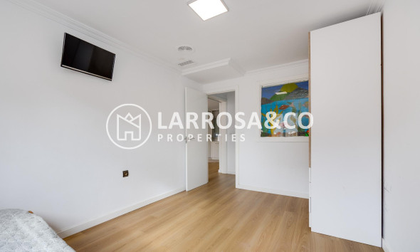 Resale - Apartment - Torrevieja - Centro